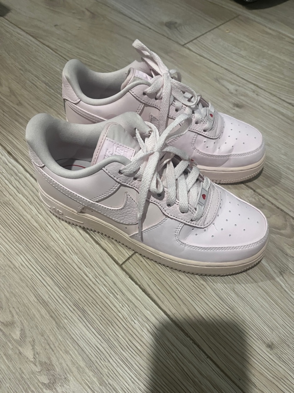 Nike Low-Top AF1Sneakers in Light Pink